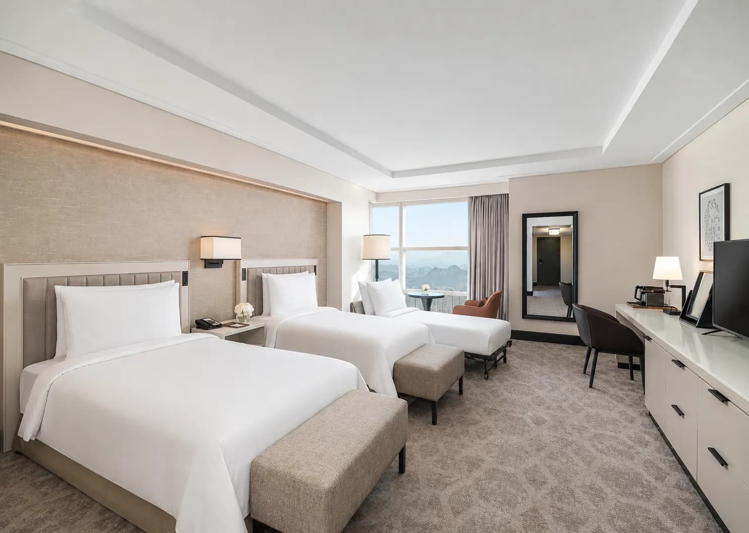 3 × Номер «Standard Triple Room» с двумя односпальными кроватями и дополнительной кроватью