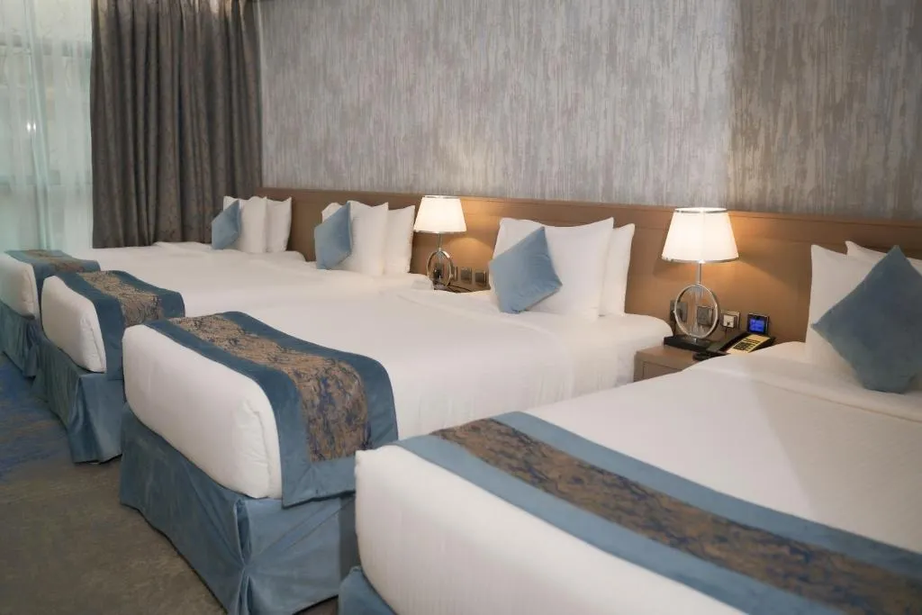 4 × Номер «Standard Quadruple Room» с четырьмя односпальными кроватями