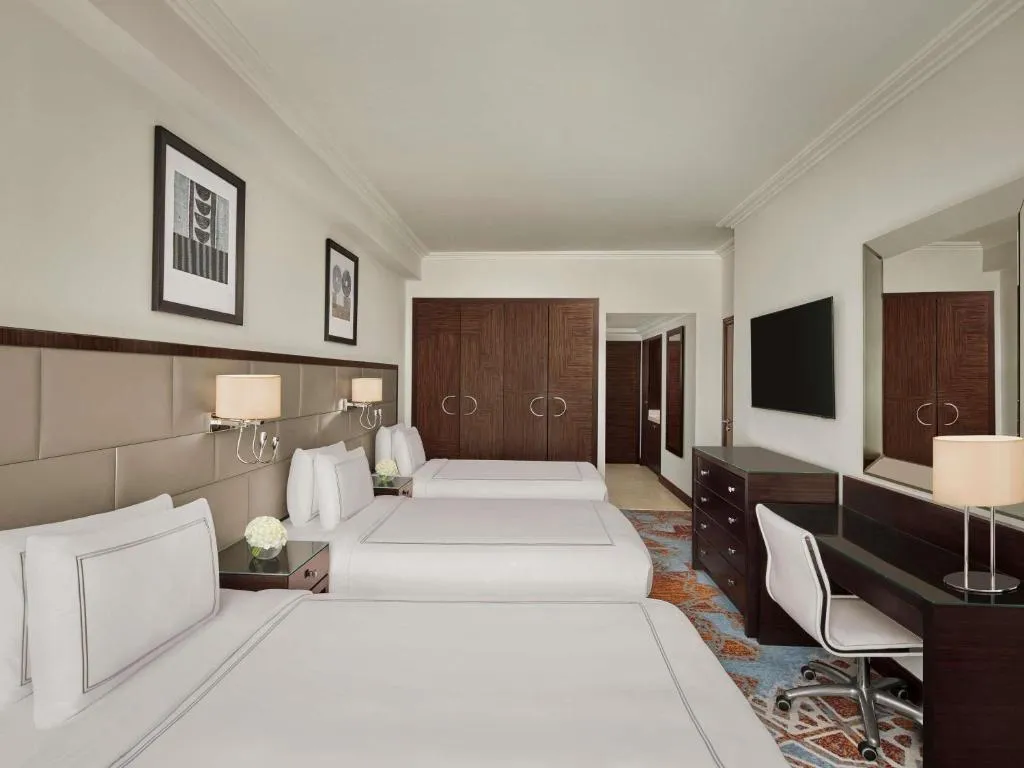 IZI Swissotel (Premium+)